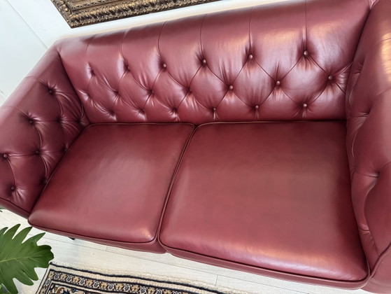 Chesterfield-Burgundy Red Leather – 2 seaters (photo 5 of 7)