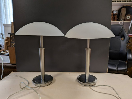 Image 1 of Set (2) bureau, tafel-, of nachtkast-lampen. Vintage design.