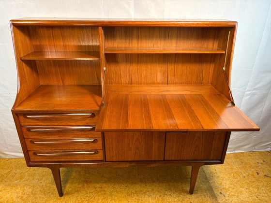 Vintage A. Younger “Sequence” Teak Highboard | Jaren 60 | Ontworpen door John Herbert Een werkelijk prachtig (photo 3 of 12)