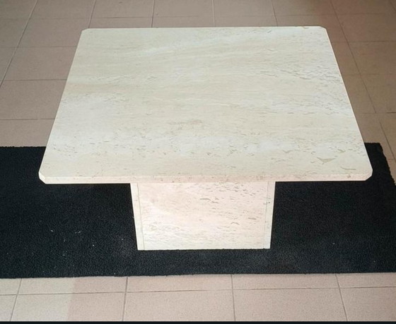 Image 1 of Tavolino da caffè in travertino in buone condizioni.