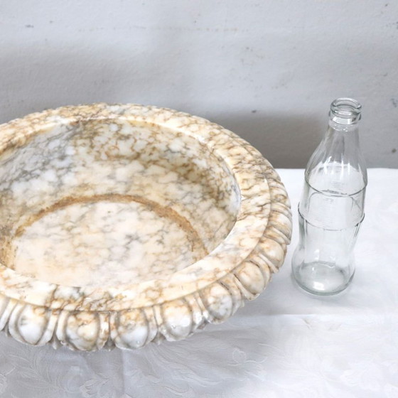 Image 1 of Baignoire ou lavabo circulaire en marbre, Italie, début du XXe siècle
