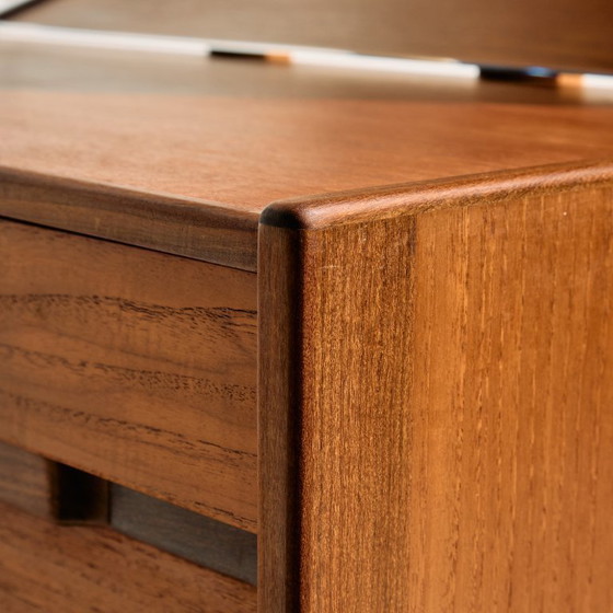 Image 1 of MK11133 Gerestaureerde teakhouten kaptafel van Kurt Østervig