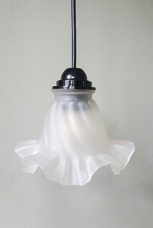 Klassiek Jaren 30 kapje met nieuw draad en fitting.