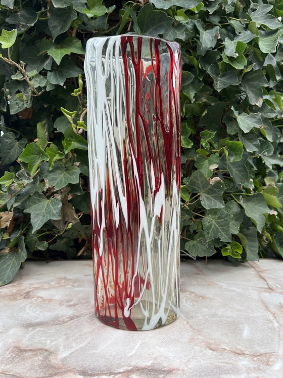 Image 1 of Jarrón antiguo de cristal de Murano rojo con detalles blancos estilo goteo