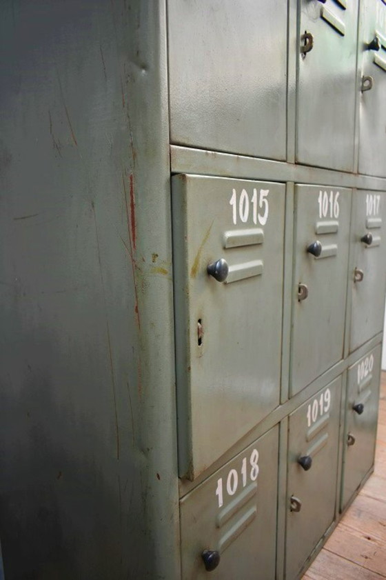 Image 1 of Oude lockerkast grijsgroen 185*83*40 cm