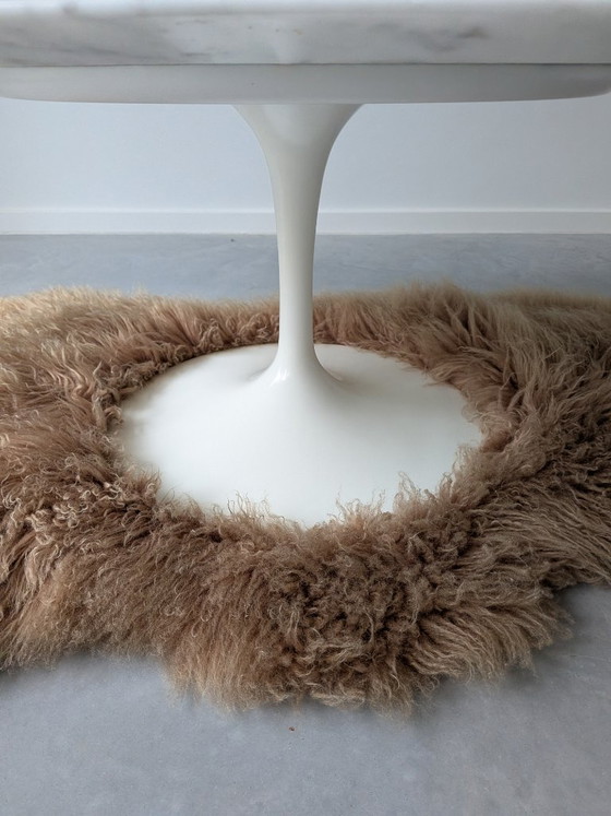 Knoll coffee table, designed by Eero Saarinen, white marble, Fiberglass, Mid Century Modern (photo 5 of 11)