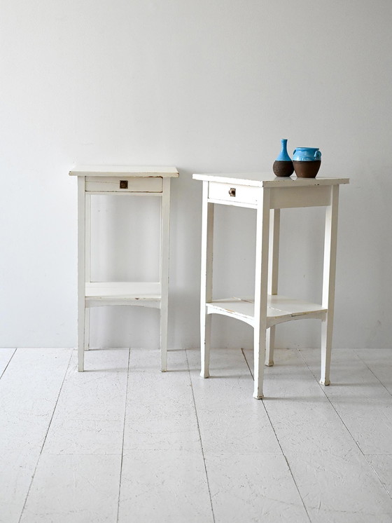 Image 1 of Paar mid-century Scandinavische witgeschilderde nachtkastjes