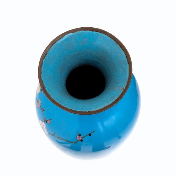 Image 1 of Grande vaso smaltato con decorazione floreale - Rame e ottone - Giappone, fine XIX secolo