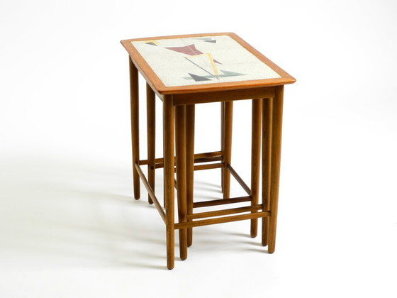 Image 1 of Originale set di 3 tavolini da nido in teak del Mid Century Modern con superfici in formica colorata