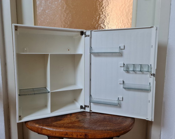 Image 1 of Carrara and Matta Medicijnkastje Cabinet Jaren 70