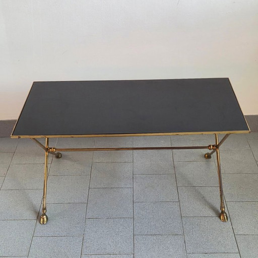 Mesa de centro vintage de Maison Jansen de los años 70 en bronce y cristal con patas de cabra, estilo chic de los 70.