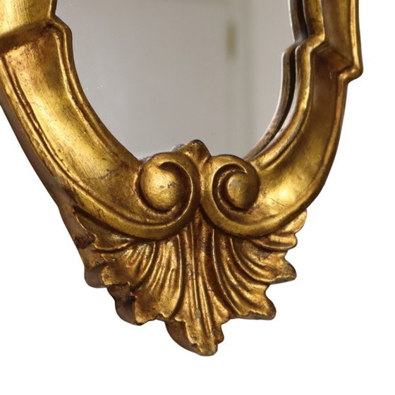 Image 1 of Espejo antiguo estilo barroco con remate, clásico dorado, Francia, 62 cm.