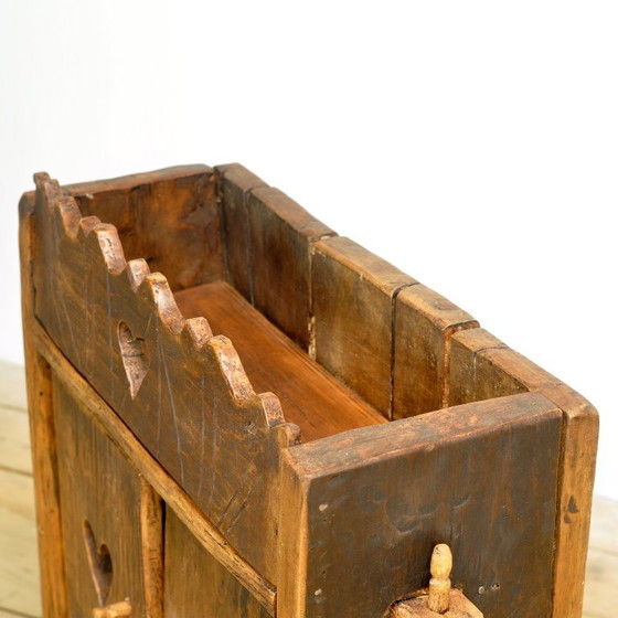 Cabinet d'art populaire roumain, vers 1950 – Meubles de rangement, Wood (photo 5 of 10)