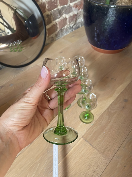 Image 1 of Ensemble de 9 verres à vin/à porto vintage d'Alsace – Verre à l'uranium (14 cm)