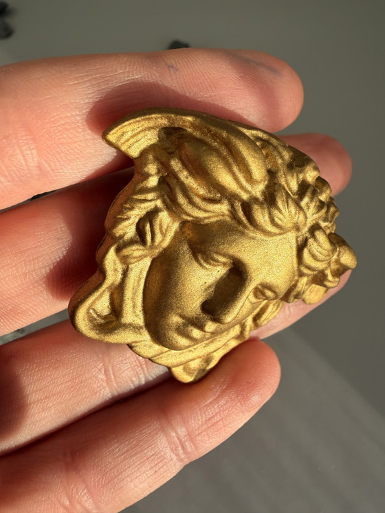 Vintage 90s Gianni Versace Broche Dorée Tête De Méduse – Decoration, Metal, Plastic (photo 4 of 10)