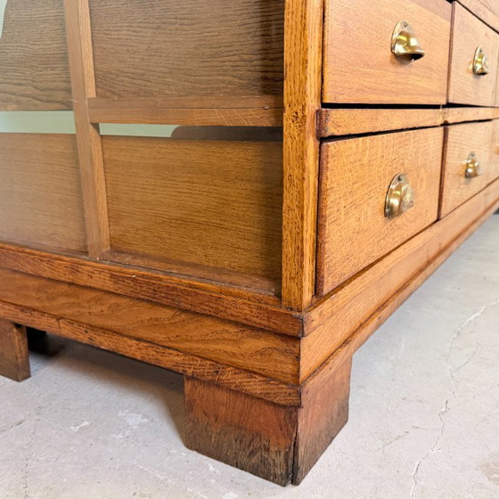 Solid Oak Shop Counter with 16 Drawers & Glass – c. 1940 – Display cabinets, Wood (photo 11 of 15)