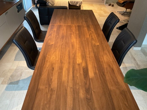 Uitschuifbare tafel in notelaar nieuwstaat Musterring