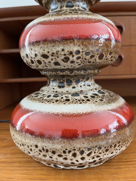 Image 1 of Mid Century Fat Lava Lampe vintage rot bruin Tischlampe Stehlampe Keramikfuß 49 cm hoog