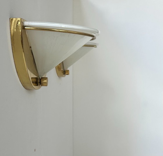 Image 1 of Coppia di applique vintage, ottone e vetro opalino, Italia 1970