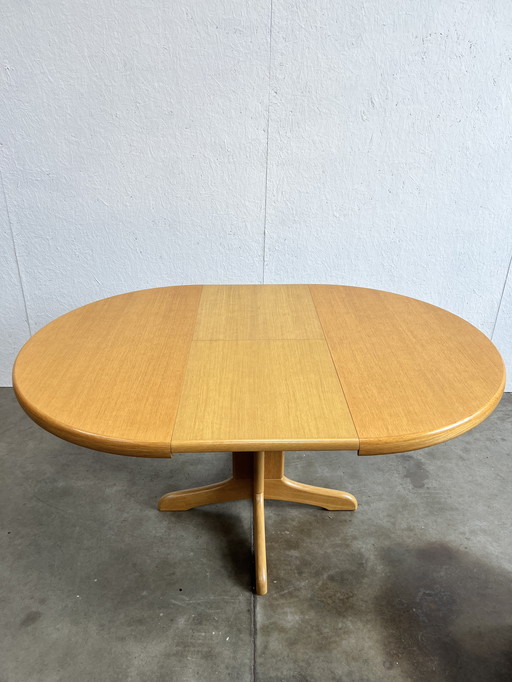 Vintage Round Extendable Dining Table, Light Oak.