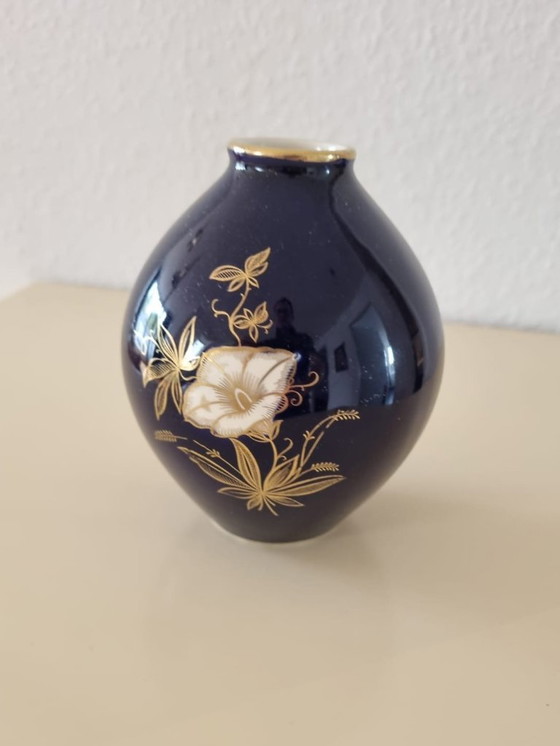 Image 1 of Limburgse porseleinen vaas – kobaltblauw met gouden bloem – vintage, made in Germany