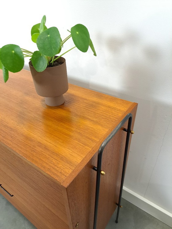 Image 1 of Scarpiera di design in teak Ilse con gambe in metallo nero