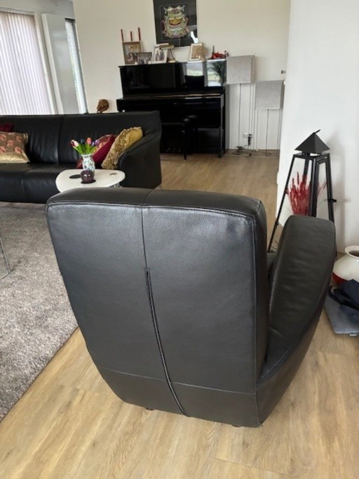 In exzellentem Zustand: Label Longa Sessel aus schwarzem Leder, Gerard van den Berg