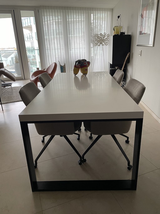 Dining table Arlu (Dintra Design Alkmaar)