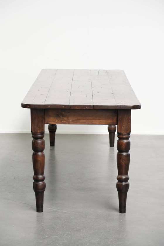 Image 1 of Large antique 19th-century English farmhouse dining table for 8 to 10 people, made of pinewood with a timeless appearance.