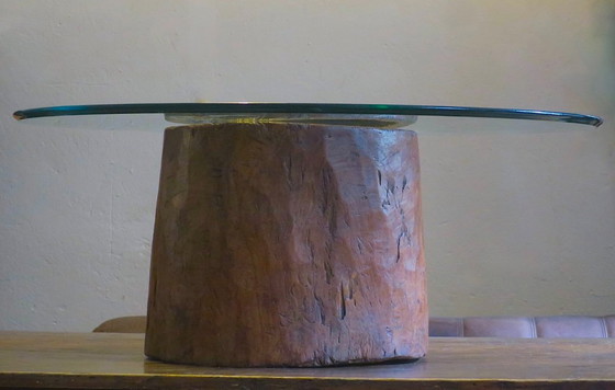 Image 1 of Table basse ancienne à mortier sculptée à la main avec plateau circulaire en verre