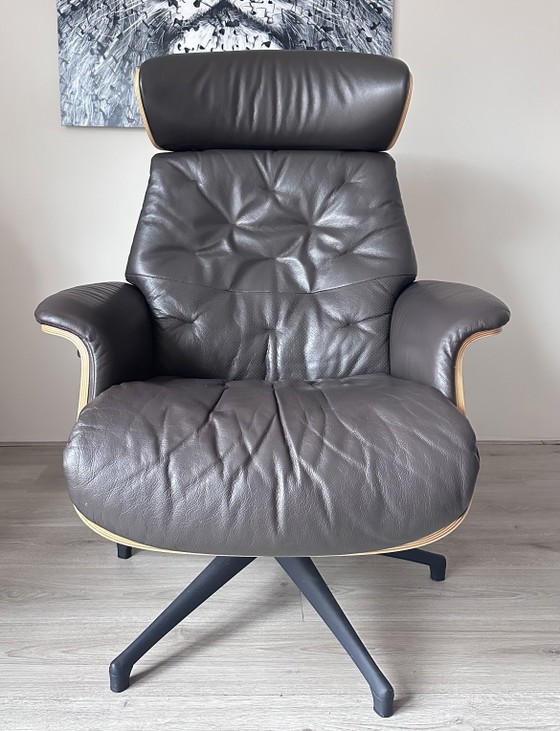 Flexlux ist mit dem Sessel von Hocker Design zufrieden. – Wood, Leather (photo 5 of 10)