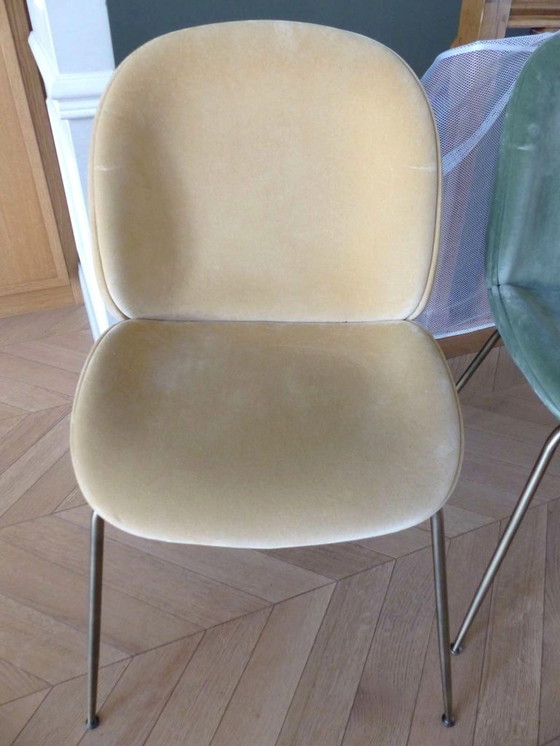 Image 1 of Set aus 8 „Beetle Dining Chair“-Stühlen in Samt von GUBI, Design Stine Gam & Enrico Fratesi