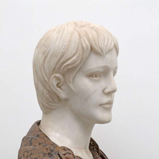 Image 1 of Busto policromo in marmo di un imperatore romano, XX secolo.