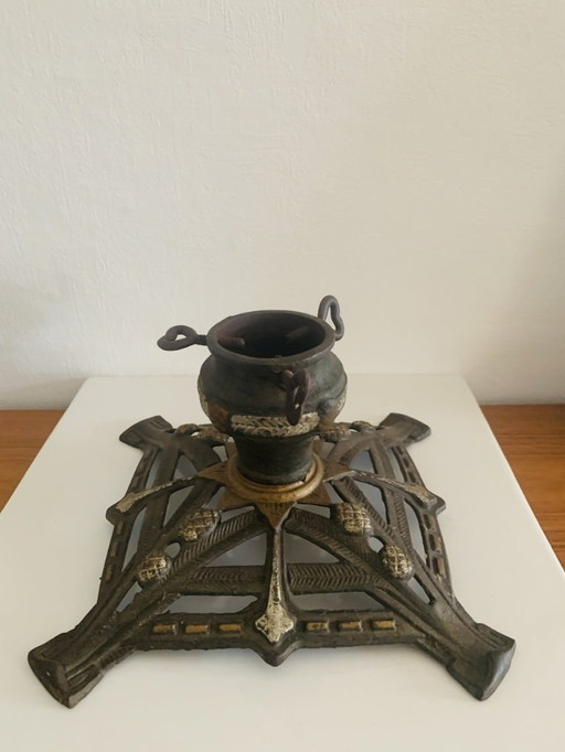 Vintage Art Deco kerstboomstandaard van gietijzer uit Duitsland, circa jaren 20/30.