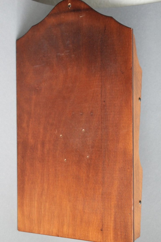 Image 1 of Altes französisches Briefregal aus Holz mit dekorativer Schnitzerei 2 Ablagen