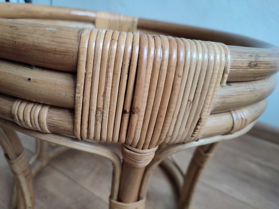 Image 1 of Taburete de ratán y bambú, mesa auxiliar, mesa pequeña