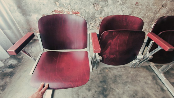 Image 1 of Rot gefärbte Holzbank mit 3 Sitzen - Castelli DSC 106