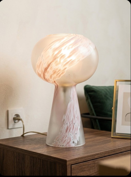 Lámpara de mesa vintage de cristal rosa con remolinos de Murano - Mediados de siglo - Hecha en Italia - Perfecta