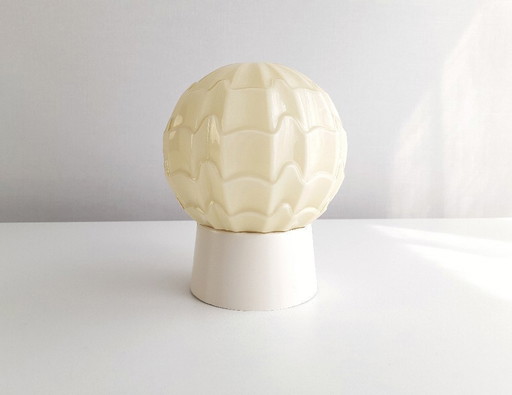 Beige vanille glazen plafondlampje van Thabur in Den Haag, Small variant, art deco lamp glazen bol