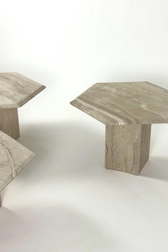 Image 1 of 🏛️Conjunto de mesas auxiliares modulares hechas de travertino macizo (años 70/80)