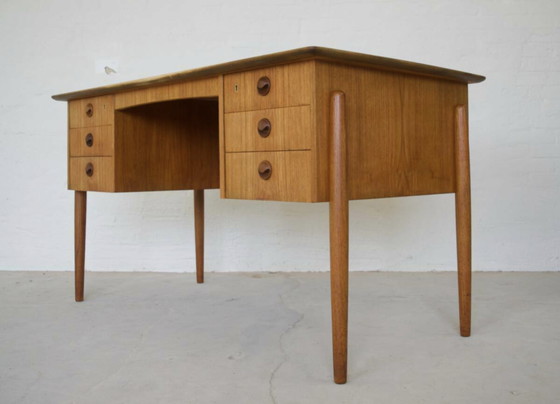 Image 1 of Alter dänischer Teakholz-Schreibtisch, 1964