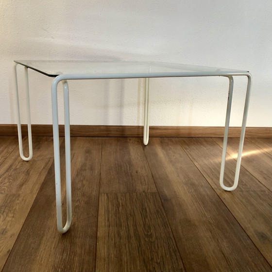 Image 1 of Mesa de centro con diseño de marco tubular