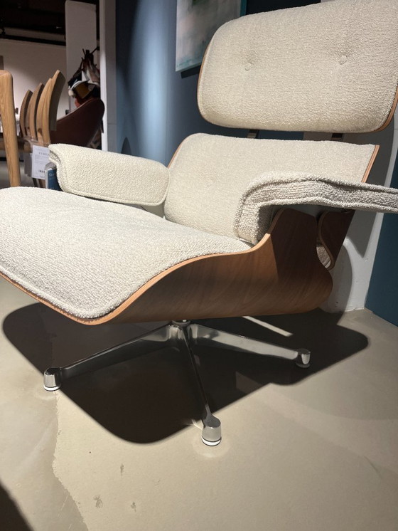 Image 1 of Fauteuil lounge Vitra Eames et repose-pieds