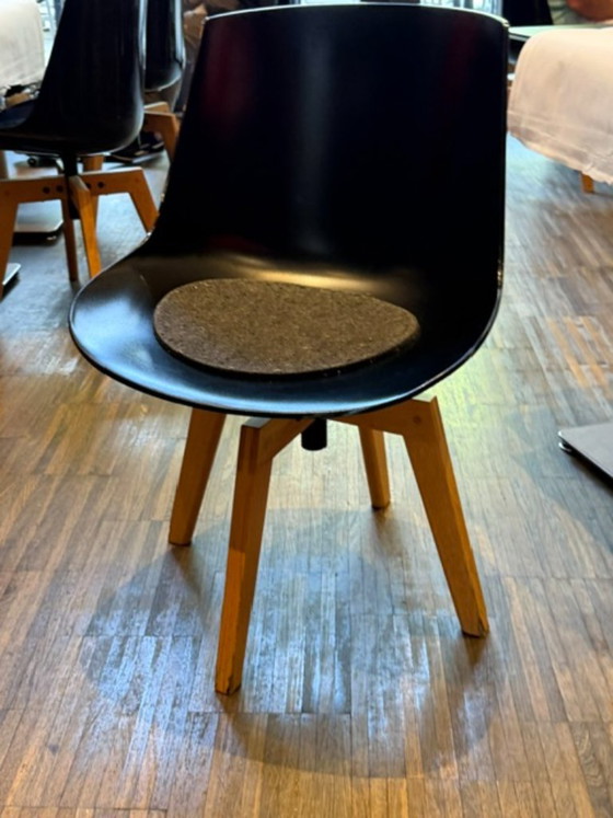 Model MDF Flow chair with four-leg oak base – MDF Italia, Swivel chairs, Polyester (photo 5 of 5)