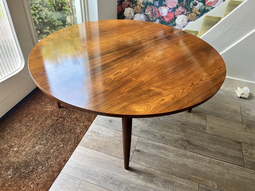 Beautiful round teak wooden vintage coffee table
