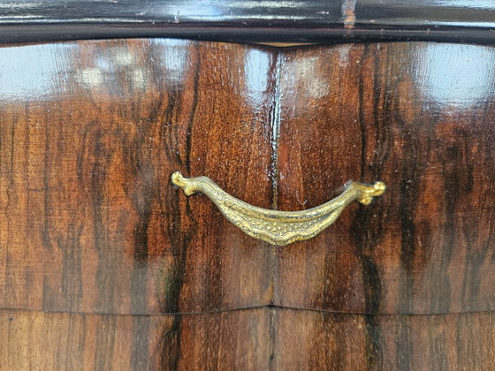 Coppia di comodini in mogano anni '50 con anta e cassetto, Legno, Metallo, Marrone, Vintage (foto 12 di 15)