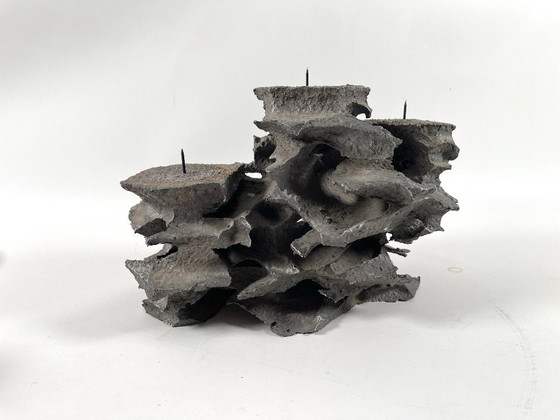 Image 1 of Bougeoir sculptural de style brutaliste en aluminium massif moulé