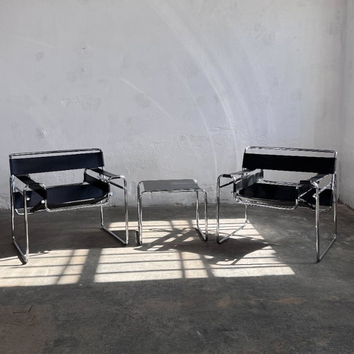 Set van 2 Marcel Breuer "Wassily" stoelen met bijpassende salontafel voor Knoll, 1990