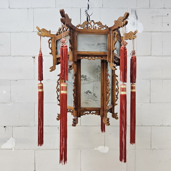 Image 1 of Lanterne/suspension chinoise vintage en bois avec panneaux de verre et scènes traditionnelles