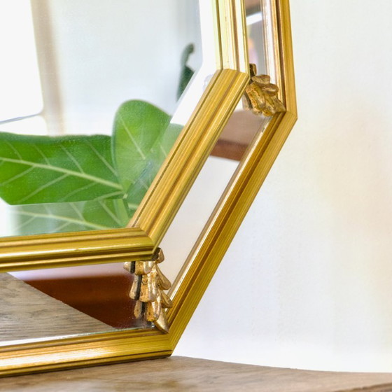Image 1 of Grand miroir à parcloses, biseauté, forme octogonale en bois doré